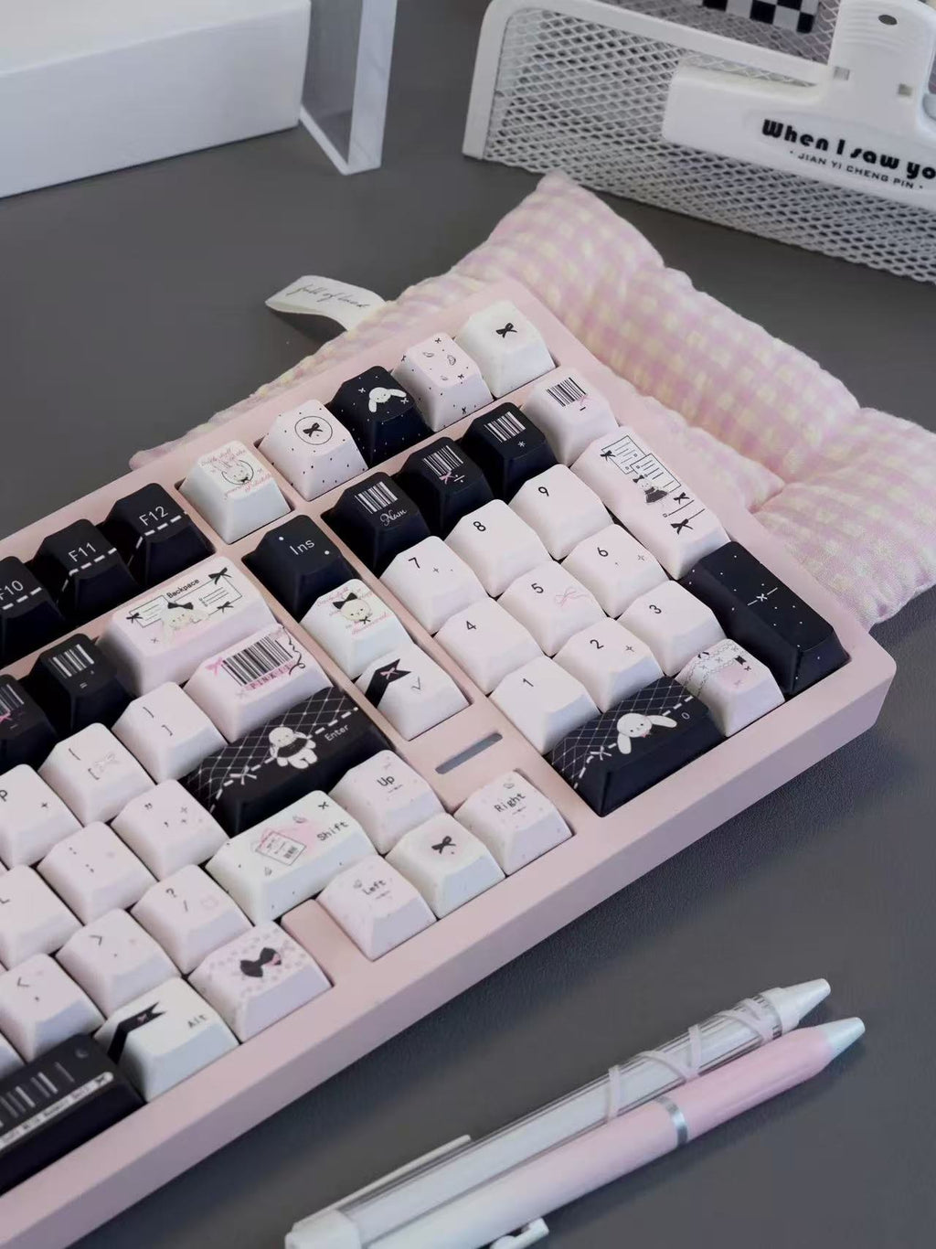 Noir Bunny Keycap Set