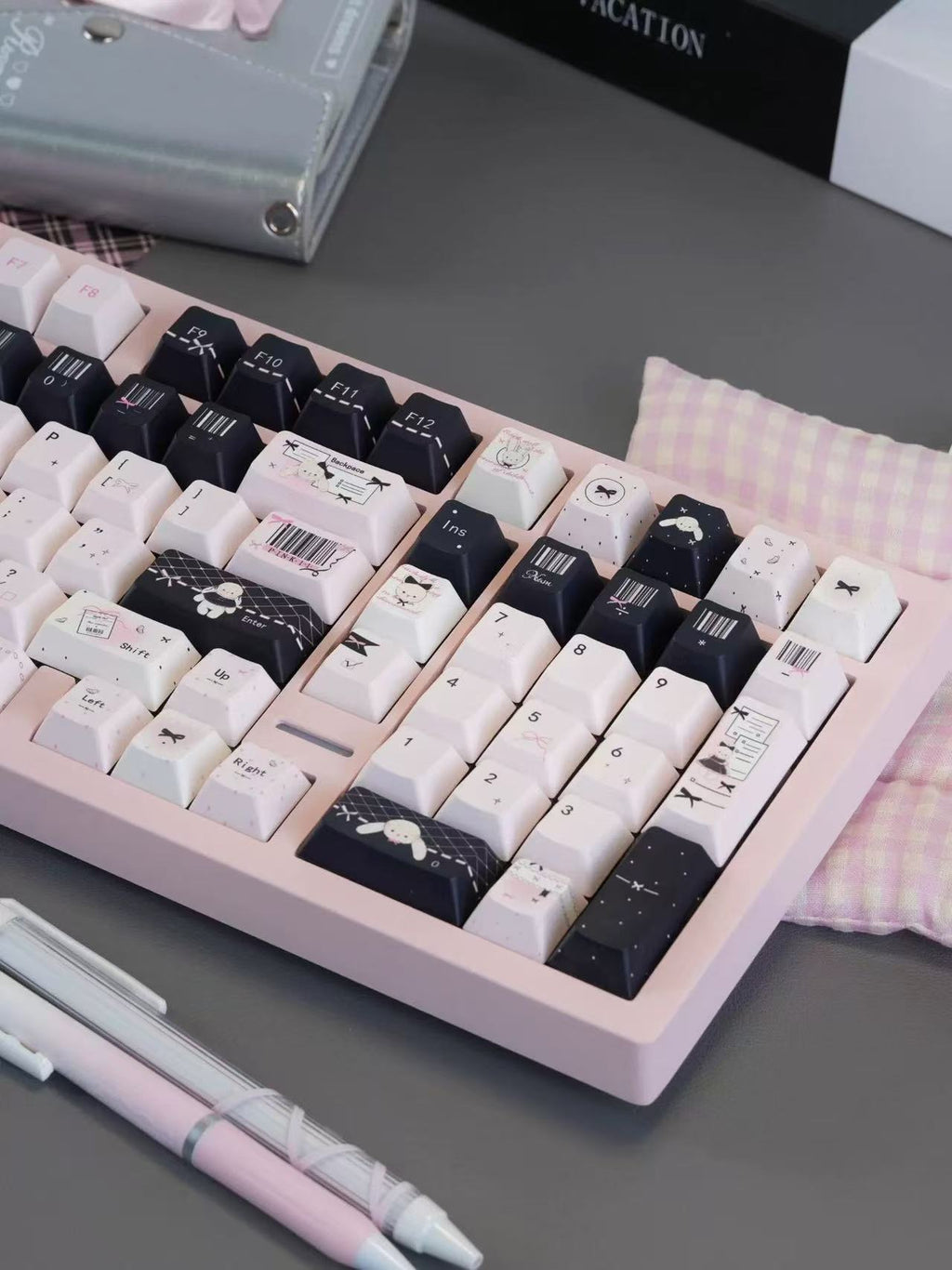 Noir Bunny Keycap Set