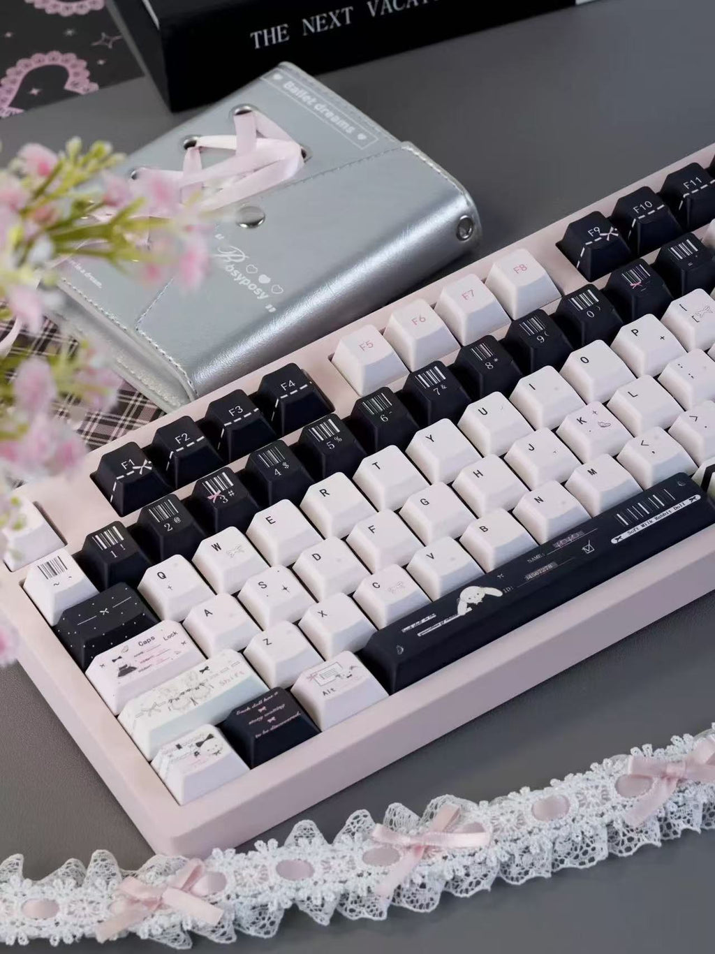 Noir Bunny Keycap Set