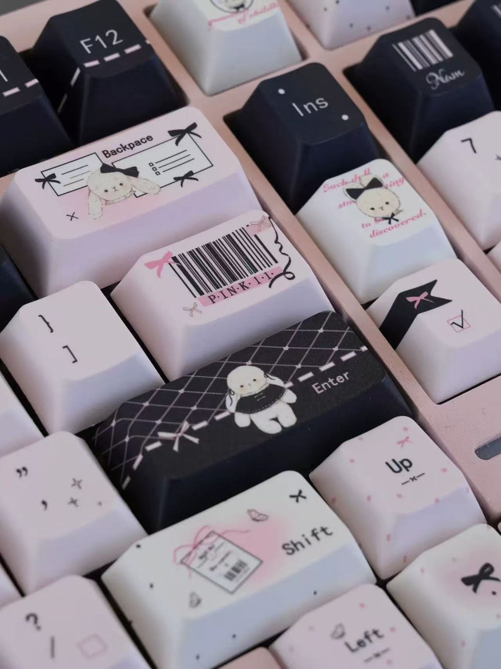 Noir Bunny Keycap Set