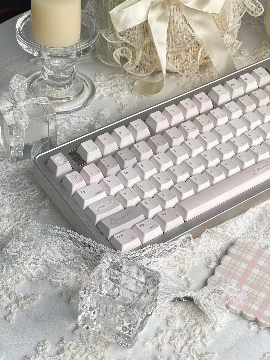 Porcelain Palais Keycap Set